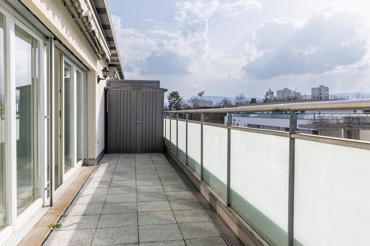 Grosszügige 4.5-Zimmer Attika-Maisonettewohnung - 9