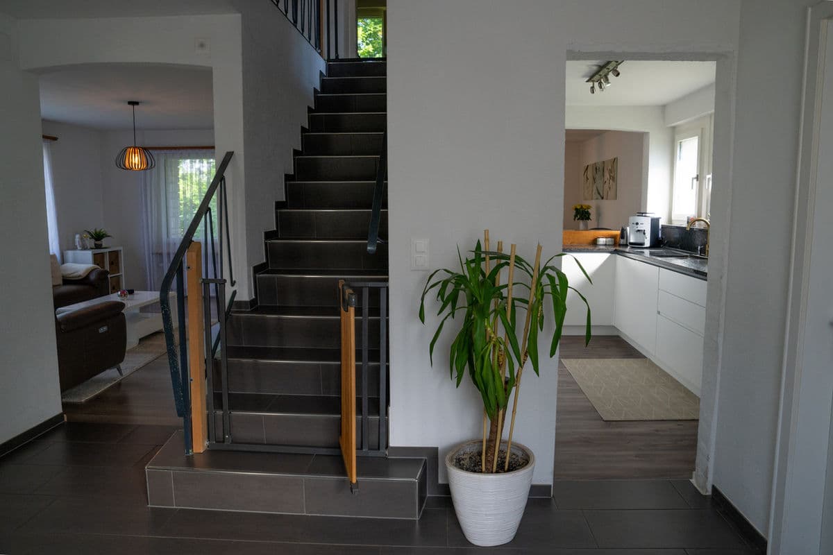 Freistehendes 4.5-Zimmer-Einfamilienhaus mit Garten & Waldanteil - 2