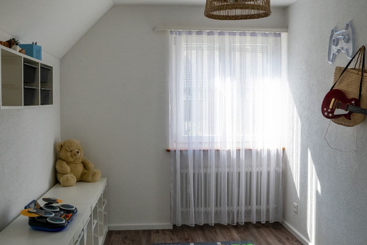 Freistehendes 4.5-Zimmer-Einfamilienhaus mit Garten & Waldanteil - 9