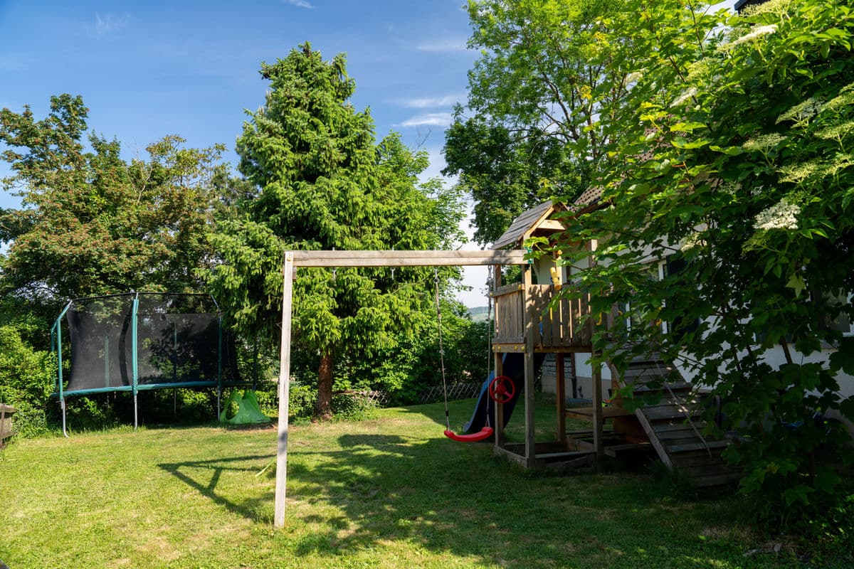 Freistehendes 4.5-Zimmer-Einfamilienhaus mit Garten & Waldanteil - 11