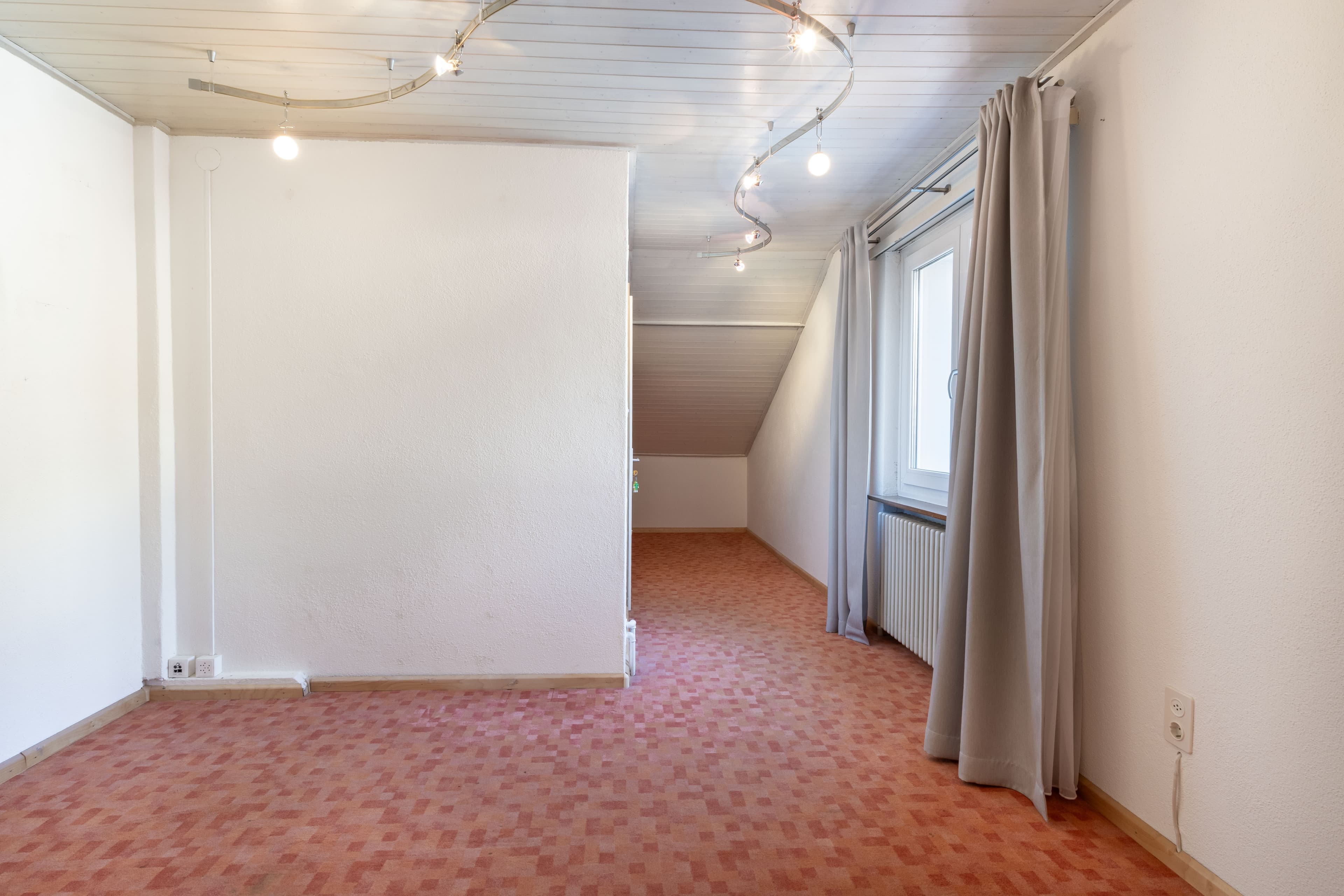 Freistehendes 7-Zimmer Einfamilien- oder Generationenhaus - 10